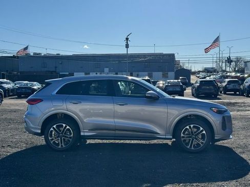 New 2025 Audi Q5 Premium Plus image 9