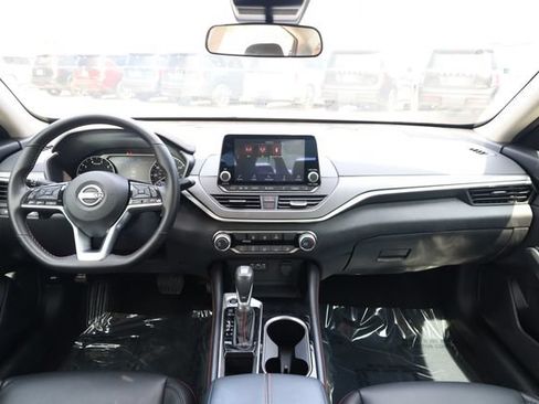 Used 2025 Nissan Altima 2.5 SR FWD image 16