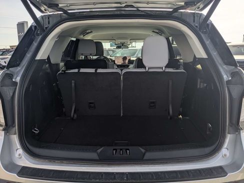 Used 2025 Ford Explorer Active w/ Active Comfort Package RWD image 11