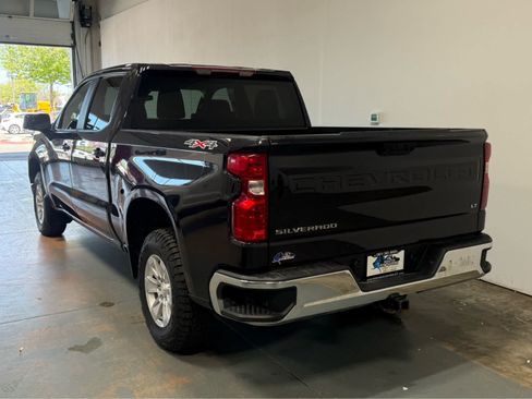 Used 2023 Chevrolet Silverado 1500 LT AWD/4WD image 3