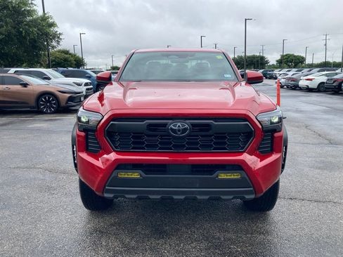 Used 2025 Toyota Tacoma TRD Off-Road AWD/4WD image 2