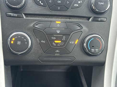 Used 2016 Ford Fusion SE image 30