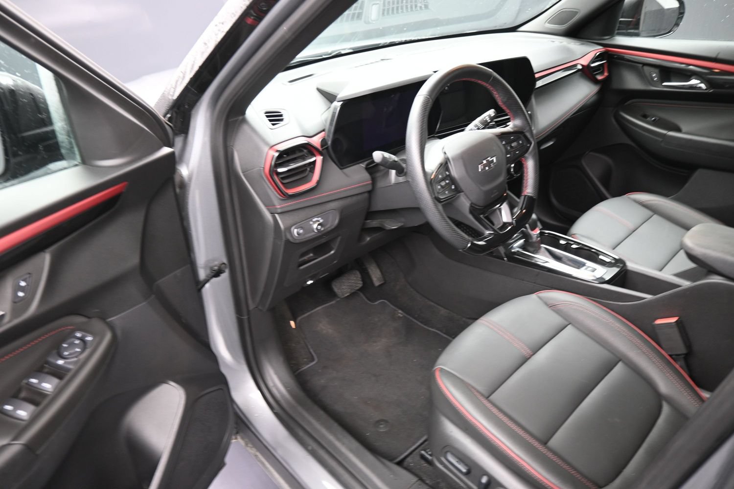 Used 2025 Chevrolet TrailBlazer RS FWD image 12