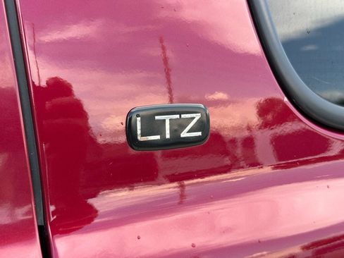 Used 2006 Chevrolet Suburban LTZ w/ Preferred Equipment Group AWD/4WD image 22