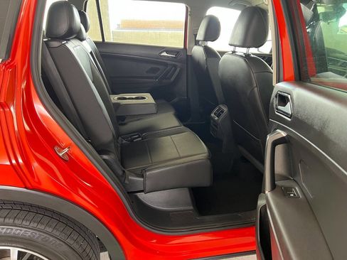 Used 2018 Volkswagen Tiguan SE w/ 3rd Row Seat Package image 21