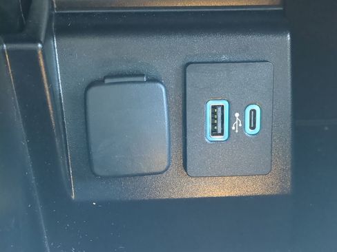 Used 2020 Ford Explorer XLT w/ Class III Trailer Tow Package image 18