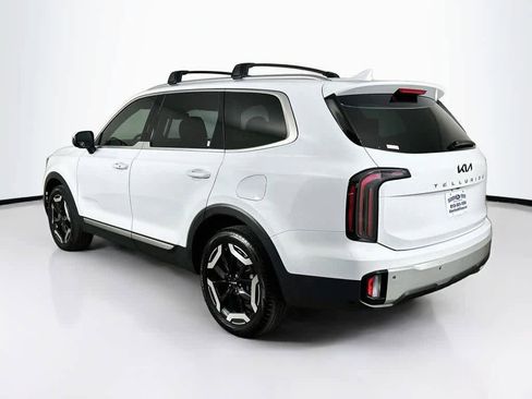 Used 2024 Kia Telluride EX w/ EX Captain's Chair Package FWD image 4