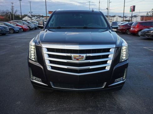 Used 2017 Cadillac Escalade Premium Luxury image 3
