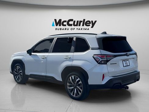 Used 2025 Subaru Forester Touring AWD/4WD image 3