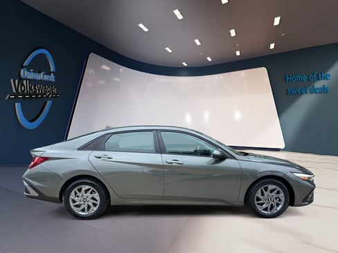 Used 2024 Hyundai Elantra SEL FWD image 4