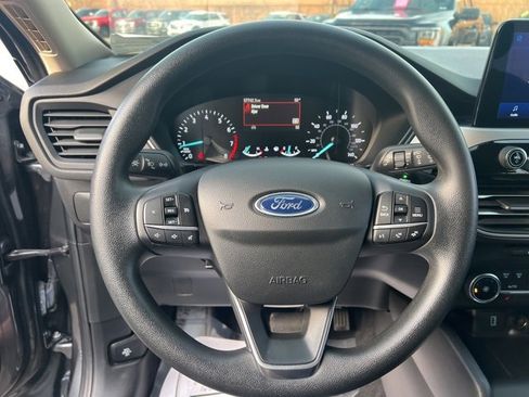 Used 2020 Ford Escape SE image 24
