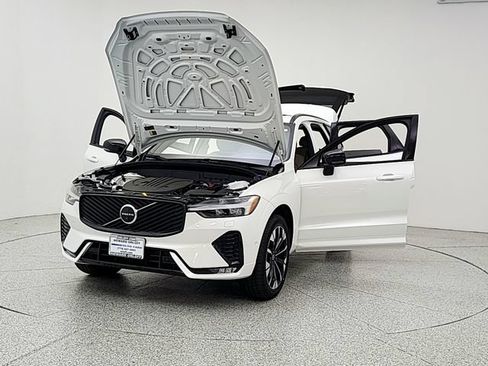 New 2026 Volvo XC60 B5 Plus w/ Protection Package Premier AWD/4WD image 9