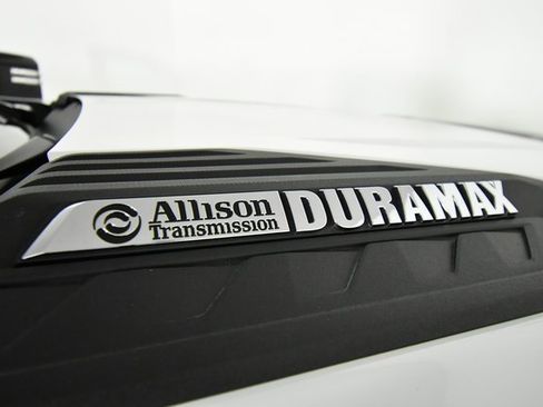 Used 2024 Chevrolet Silverado 2500 ZR2 w/ Technology Package image 18