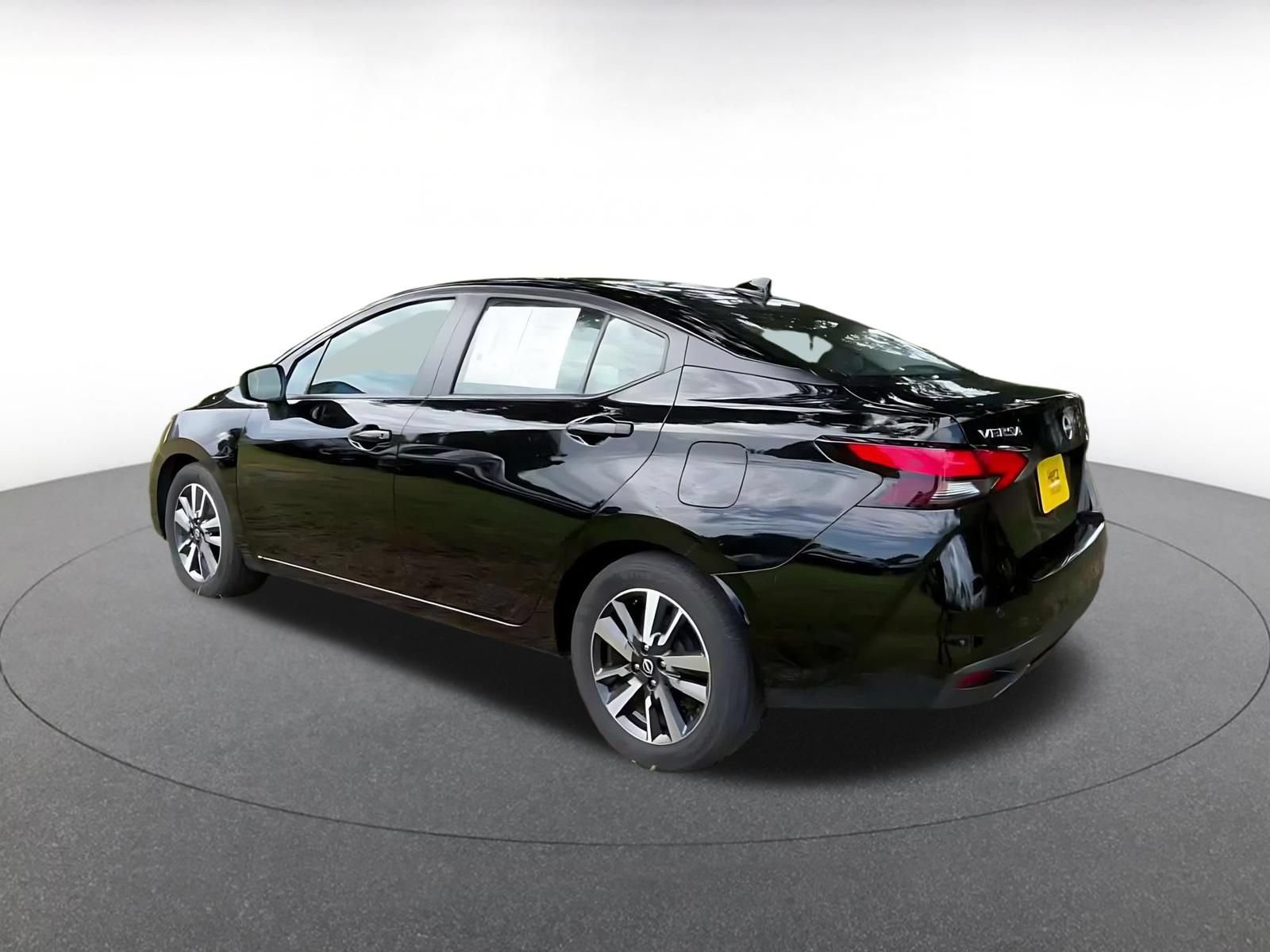 Used 2025 Nissan Versa SV FWD image 9