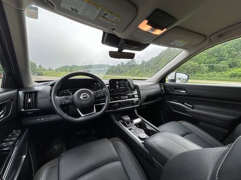 Used 2024 Nissan Pathfinder SL w/ Cargo Package AWD/4WD image 6