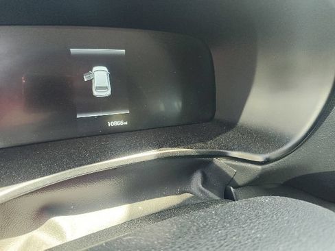 Certified 2025 Kia Soul LX w/ LX Technology Package FWD image 8