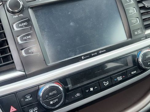 Used 2018 Toyota Highlander XLE image 15