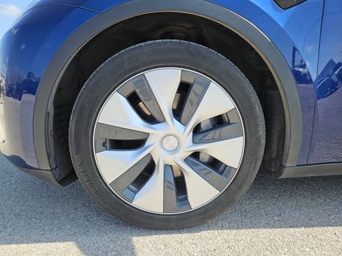 Used 2021 Tesla Model Y Long Range image 31