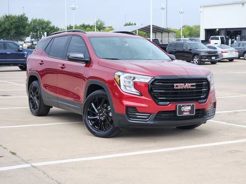 Used 2023 GMC Terrain SLE w/ Driver Convenience Package FWD image 2