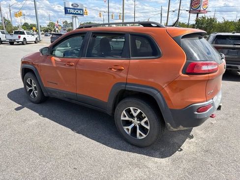 Used 2015 Jeep Cherokee Trailhawk w/ Comfort/Convenience Group AWD/4WD image 5