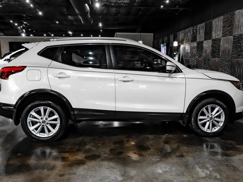 Used 2019 Nissan Rogue Sport SV w/ Technology Package FWD image 4