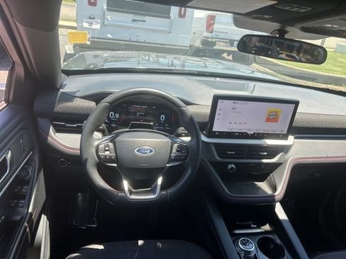 Used 2025 Ford Explorer ST-Line w/ ST-Line Street Pack AWD/4WD image 27