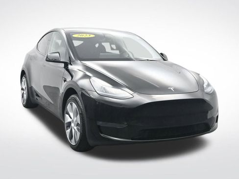Used 2023 Tesla Model Y Long Range AWD/4WD image 3