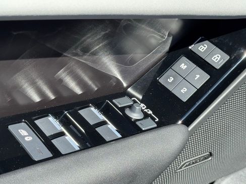 Used 2026 Land Rover Range Rover Velar Dynamic SE image 18