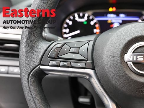 Used 2025 Nissan Altima 2.5 SV image 15