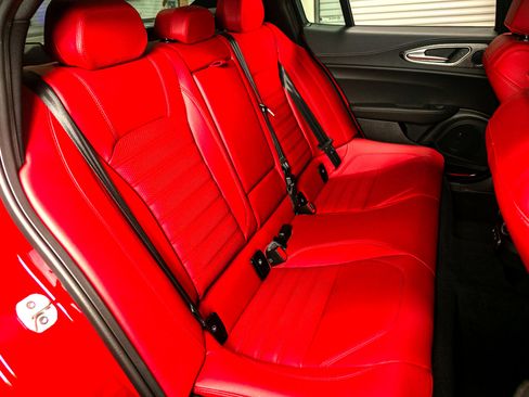 Used 2024 Alfa Romeo Giulia Quadrifoglio image 27