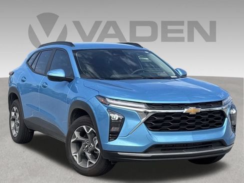 Used 2025 Chevrolet Trax LT FWD image 28