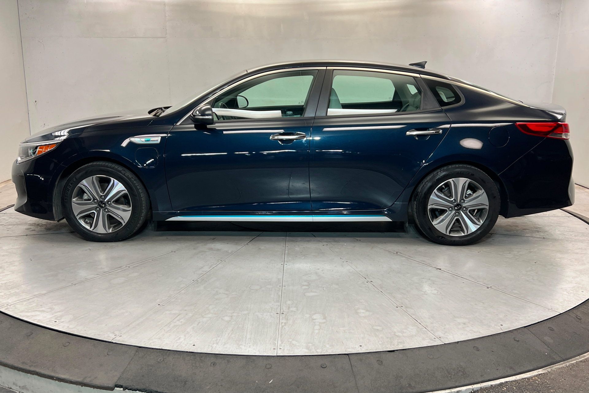 Used 2018 Kia Optima EX FWD image 2