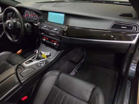 Used 2013 BMW M5 RWD image 2
