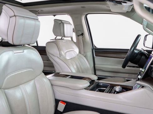 Used 2022 Jeep Grand Wagoneer Series II w/ Convenience Group III image 31