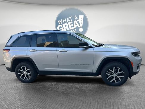 Certified 2023 Jeep Grand Cherokee Limited AWD/4WD image 2