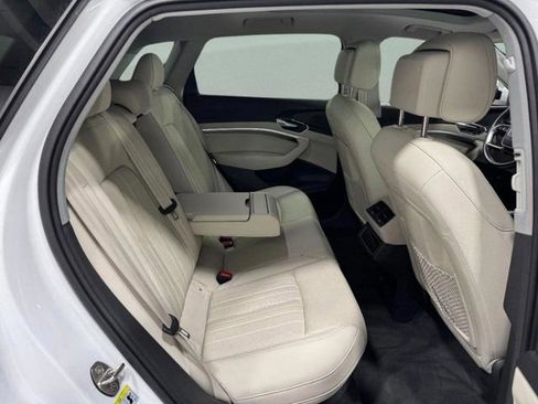 Used 2023 Audi e-tron Premium Plus w/ Premium Plus Package AWD/4WD image 9