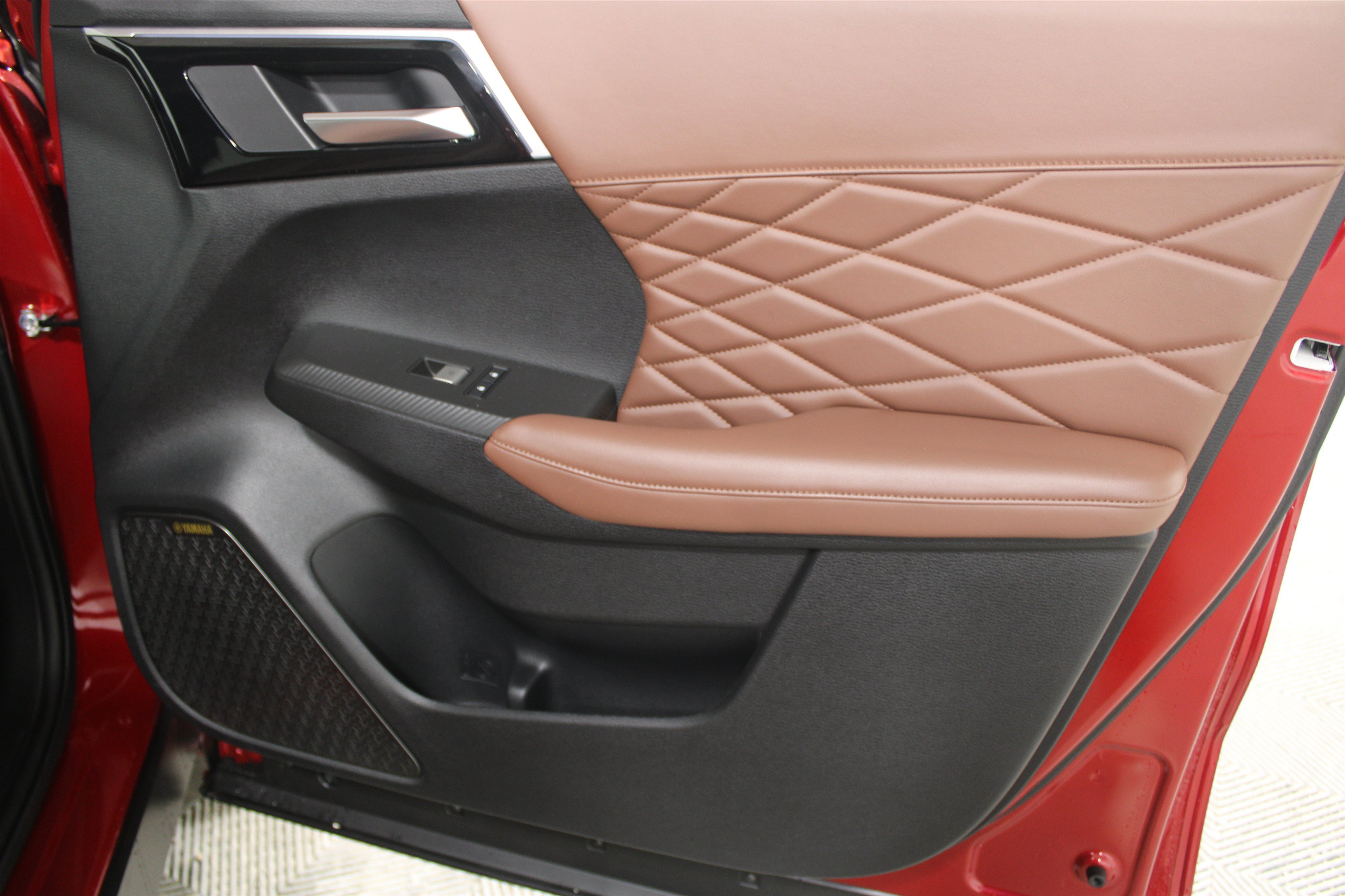 Used 2025 Mitsubishi Outlander AWD image 37