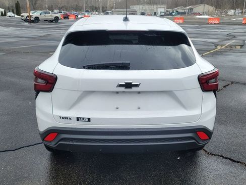 New 2026 Chevrolet Trax LS w/ LS Convenience Package FWD image 10