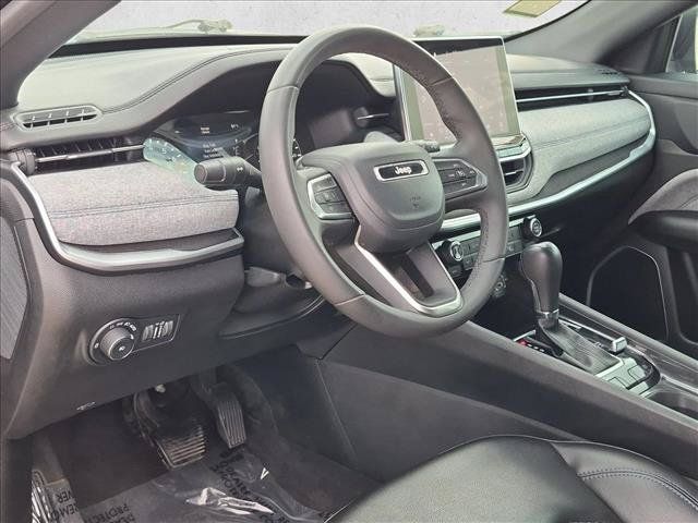 Used 2023 Jeep Compass Latitude AWD/4WD image 10