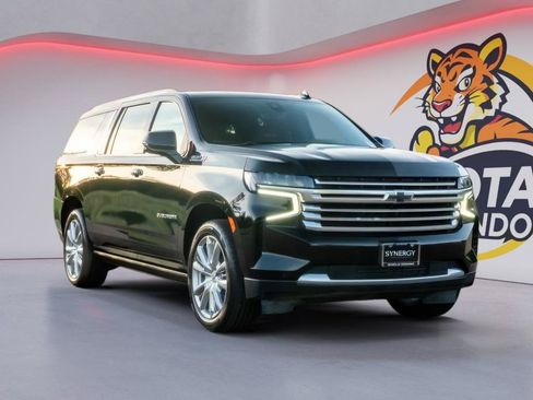 Used 2022 Chevrolet Suburban High Country AWD/4WD image 3