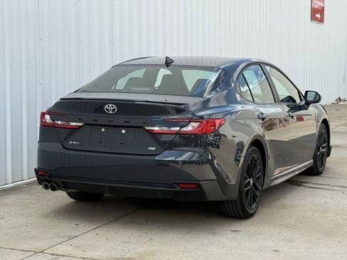 Used 2025 Toyota Camry SE image 4