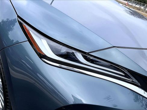 Used 2021 Toyota Venza XLE image 27