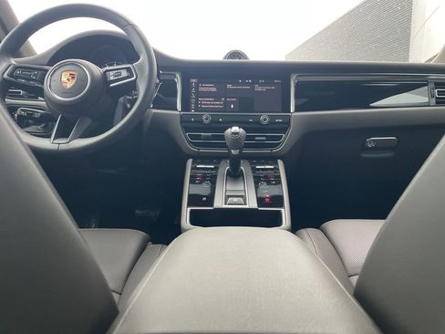 Certified 2025 Porsche Macan image 24