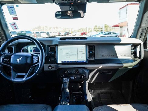 Used 2023 Ford Bronco Wildtrak image 13