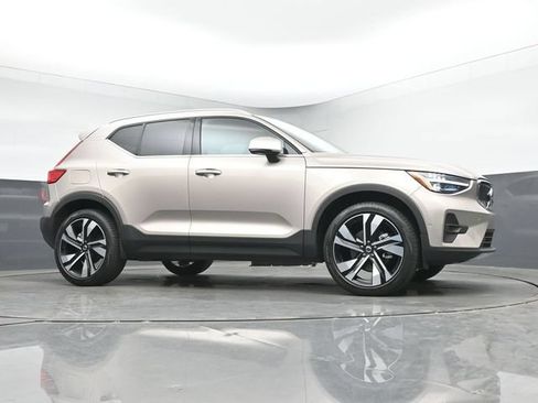 Used 2024 Volvo XC40 B5 Plus w/ Climate Package AWD/4WD image 10