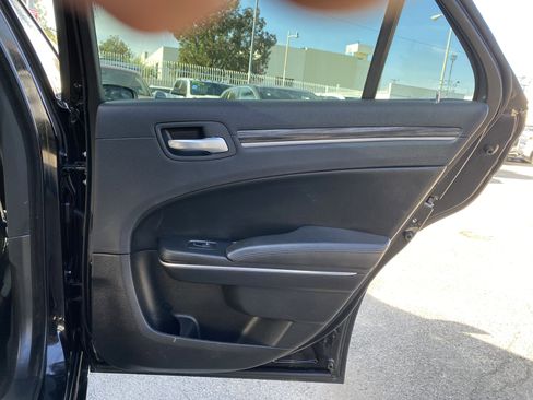 Used 2017 Chrysler 300 Limited image 21