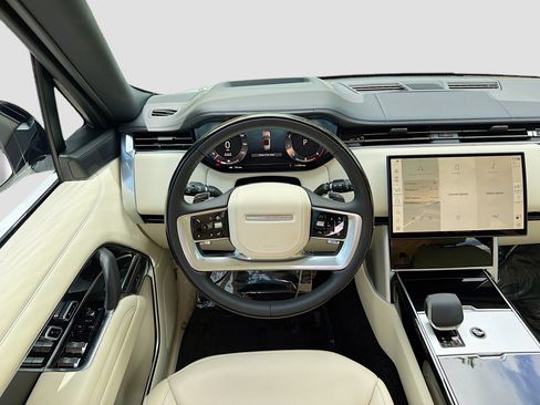 Used 2025 Land Rover Range Rover SE AWD/4WD image 18