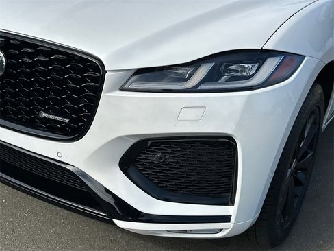 Certified 2024 Jaguar F-PACE R-Dynamic S image 7