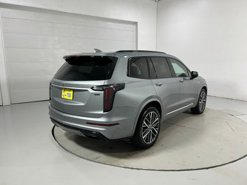 Used 2024 Cadillac XT6 Sport w/ Technology Package AWD/4WD image 39