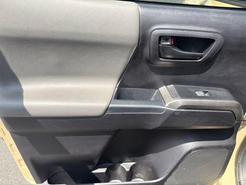 Used 2020 Toyota Tacoma SR5 AWD/4WD image 22